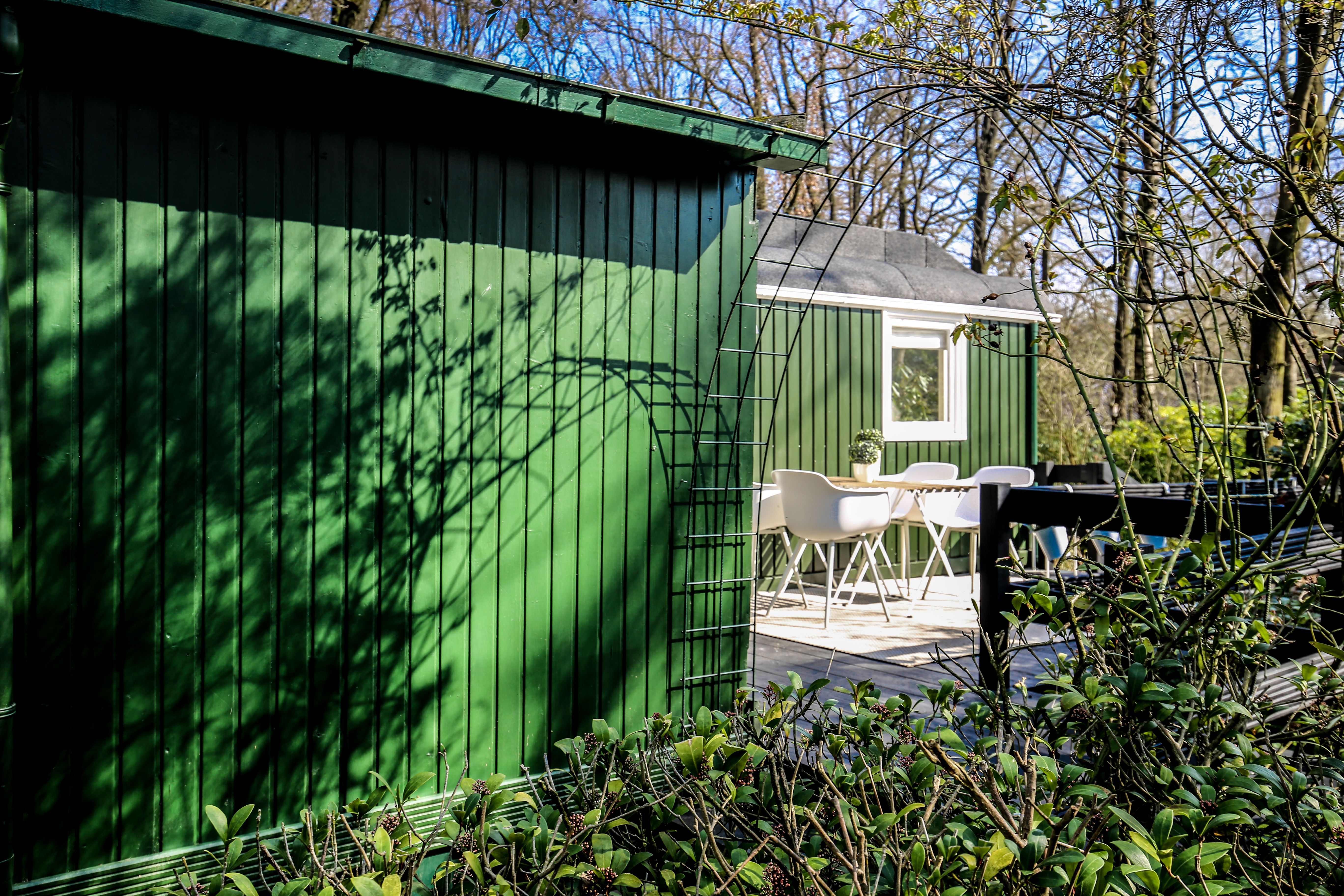zijaanzicht terras vanuit tuin 1