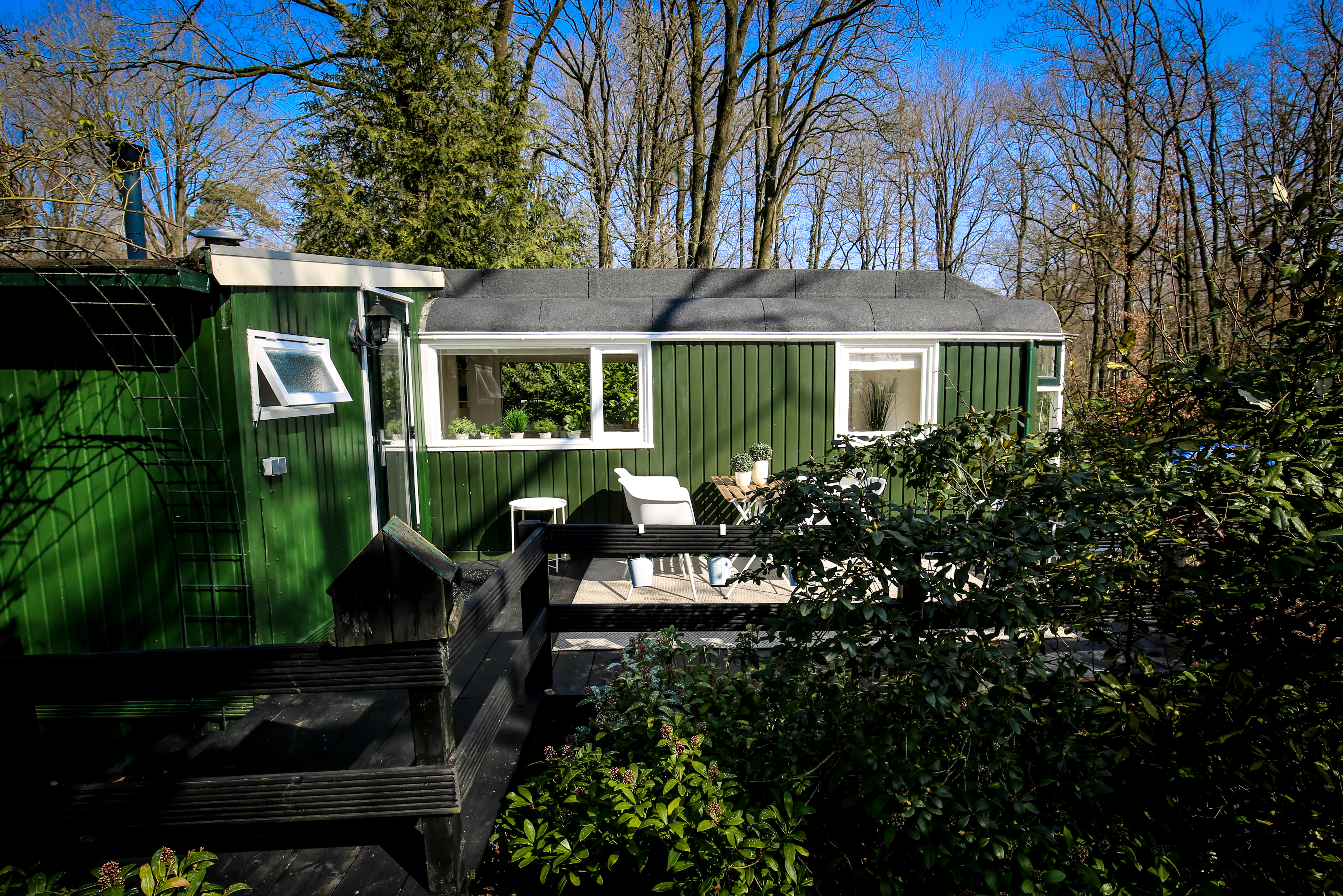 zijaanzicht terras vanuit tuin 3