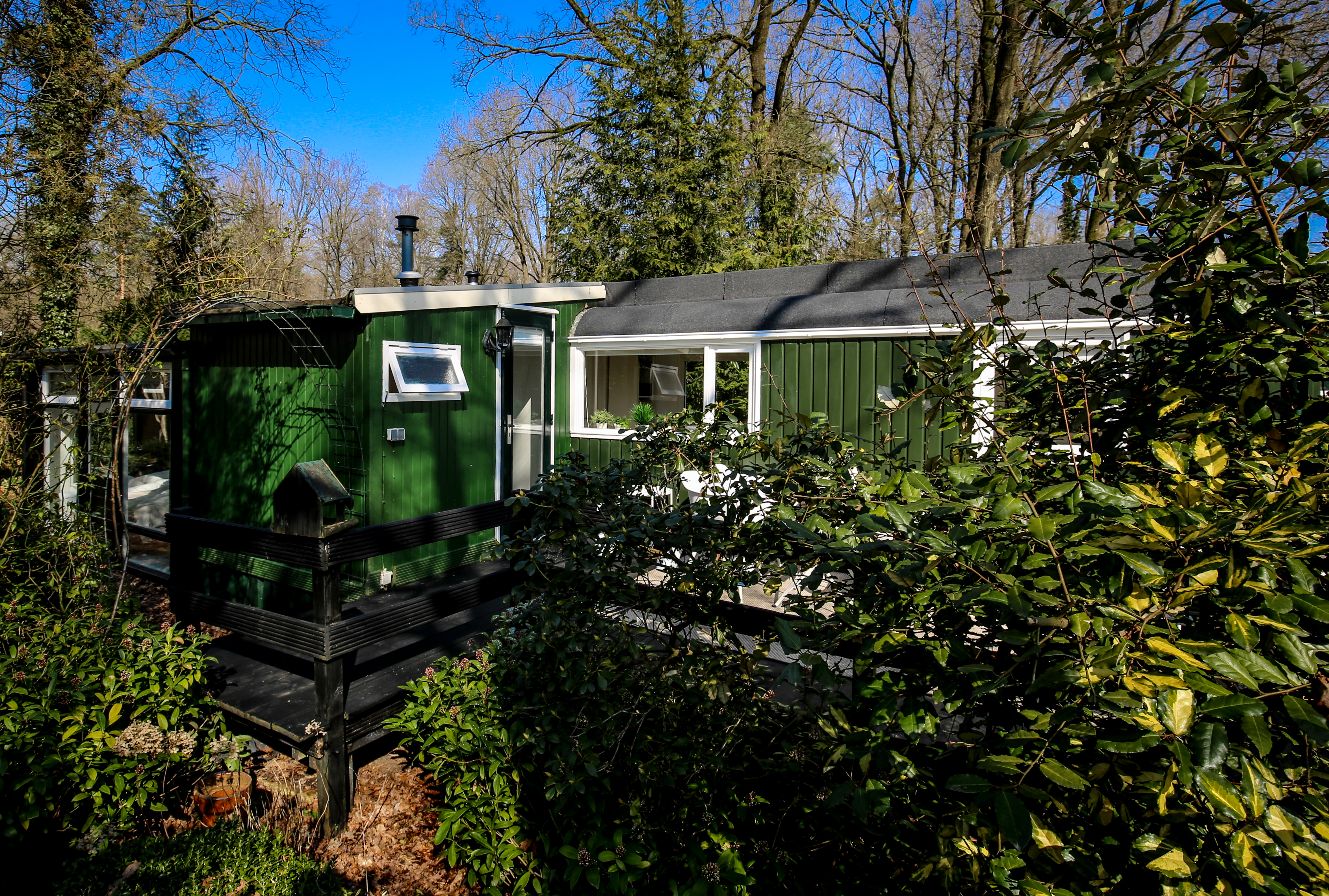 zijaanzicht terras vanuit tuin 4